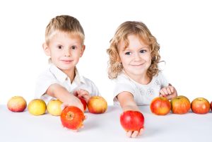 Kids sharing apples